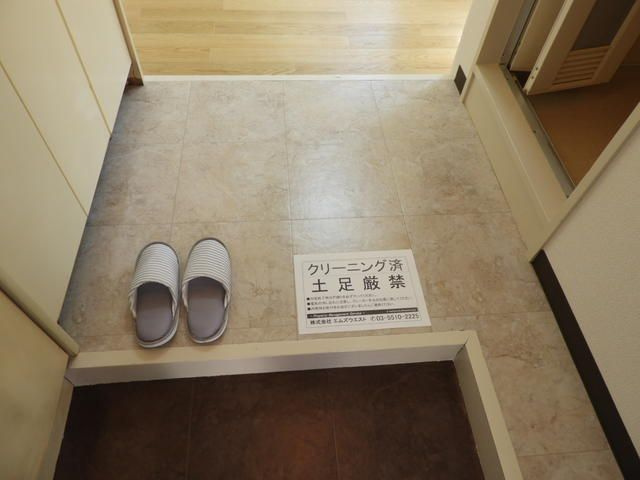 クアルト上井草の玄関