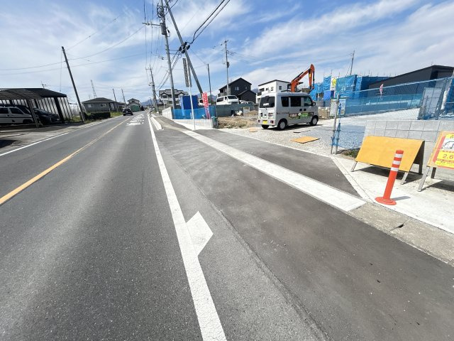 新築　高崎市金古町 全11区画　6号棟の前面道路含む現地写真|現地写真　南側接道幅員約9.5ｍ
