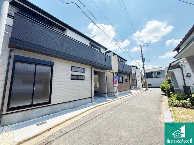 29日(土)30日(日)現地ご見学可能！　枚方市山之上　全3邸の前面道路含む現地写真|周辺は閑静な住宅街！前面道路広々で車の出し入れも便利です。駐車が苦手な方でも安心して車庫入れできます！