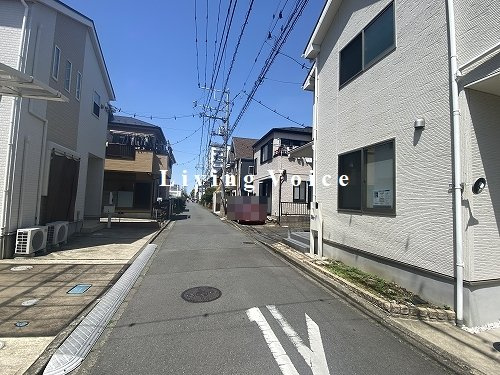【前面道路含む現地写真】 | 【仲介手数料０円】平塚市田村2丁目　中古一戸建て | 【仲介手数料０円】平塚市田村2丁目　中古一戸建て