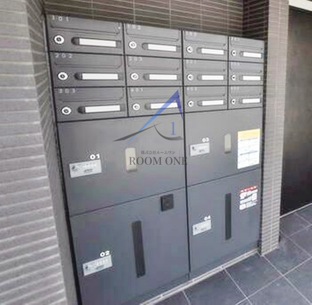ｎｏｔｉｃｅ椎名町のその他共用部分|集合ポストと宅配ボックスです。
