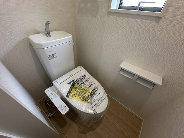 明石市大久保町谷八木新築戸建６号棟のトイレ