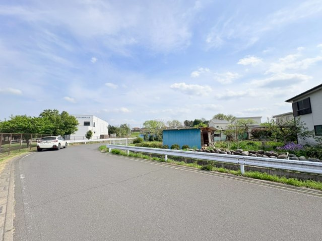 坂戸市森戸　建築条件なし売地　東武越生線『西大家駅』徒歩5分　【大家小学区】の前面道路含む現地写真