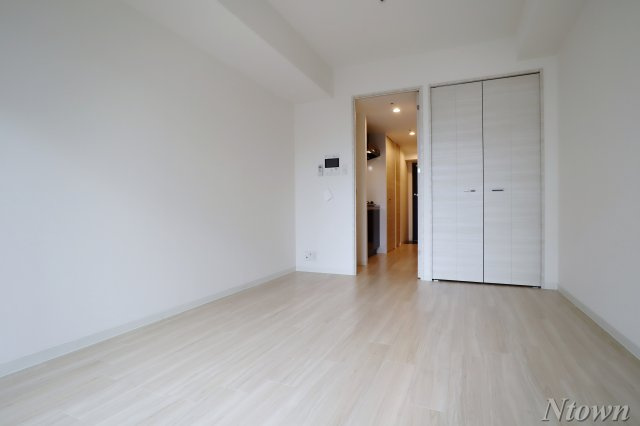 【居間・リビング】 | S-RESIDENCE葵Ⅱ | こちらのリビングで趣味の時間をお楽しみください