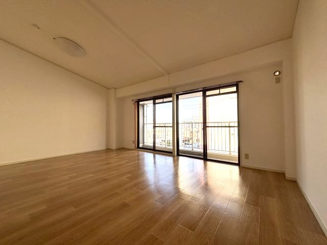 グランパティオ軽里の居間・リビング