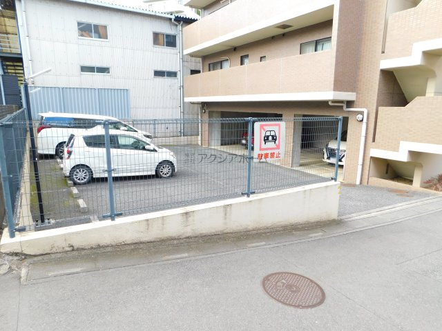 キャッスルマンション入間駅前の駐車場