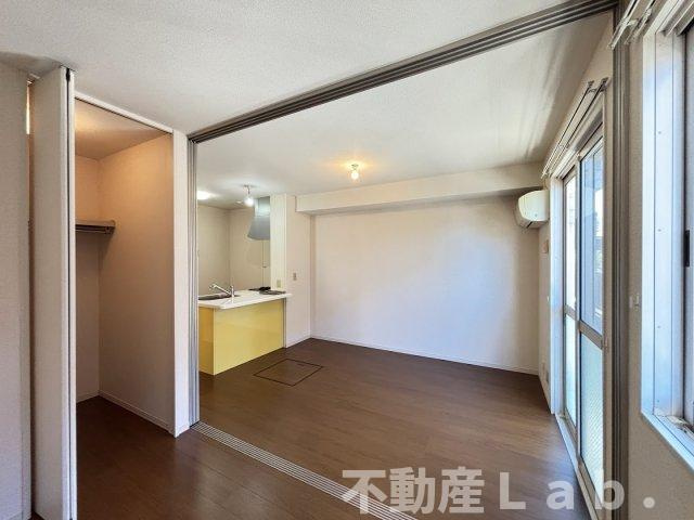ラフィーネⅡの居間・リビング|※同一建物別号室のお写真です。