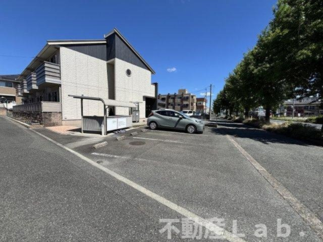 ラフィーネⅡの駐車場
