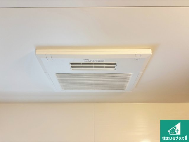 ■枚方市山之上　新築一戸建ての冷暖房・空調設備|四季を通して快適なバスライフをお手伝いする浴室暖房乾燥機！浴室の乾燥・暖房・涼風・換気はもちろん、２４時間換気にも対応！