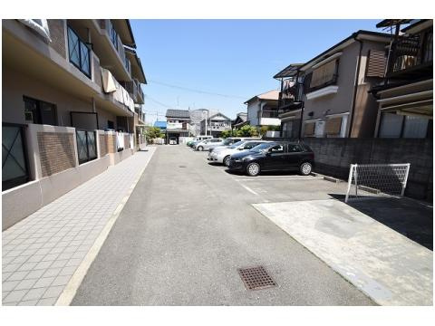 リュミエールの駐車場