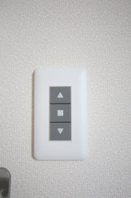【設備】 | キュリオシティＢ棟 | キュリオシティＢ棟　　　シャッターは電動です！