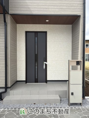 【エントランス】 | Livele Garden.S　第20栃木大平町西水代　1号棟 | 雨天時の入退室も安心の玄関ポーチ☆