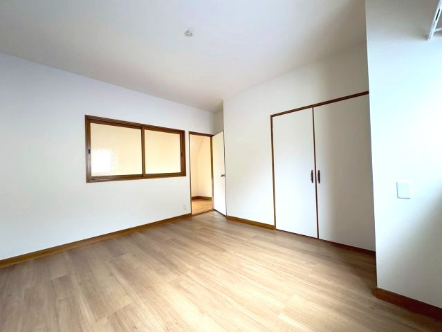 三日市町貸家の洋室
