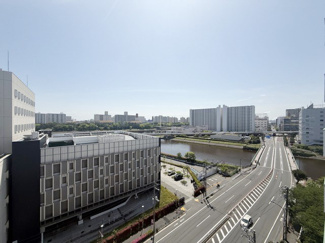 【展望】 | 眼前に広がる空の雄大さと、このお部屋の自慢の一つである「眺望」をご覧ください。毎日、この景色を独り占めできる新生活に夢が広がります。～即日のご見学可能～　お問合せはお気軽にどうぞ。
