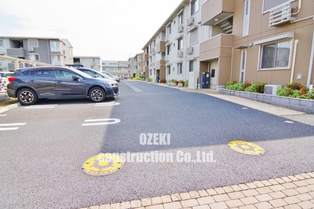 ロイジェントパークスⅡAの駐車場