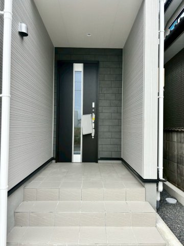 ●鈴鹿市若松北 第8 新築戸建の玄関