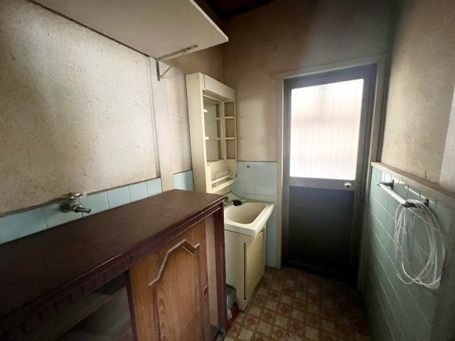 太子町東保　中古戸建の独立洗面台