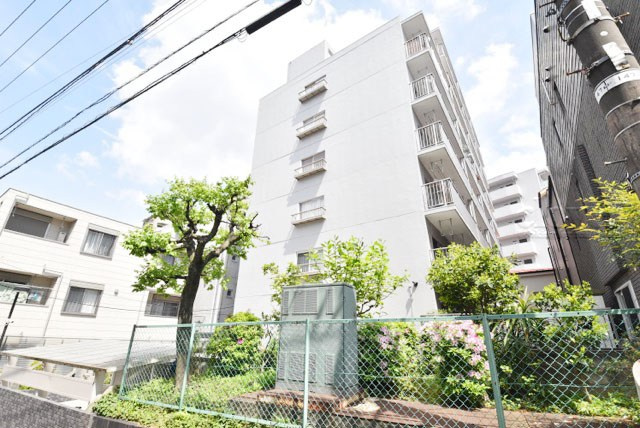 【現況写真】 | メゾン代々木 | 外観と前面道路の様子。～即日のご見学可能～　お問合せはお気軽にどうぞ。