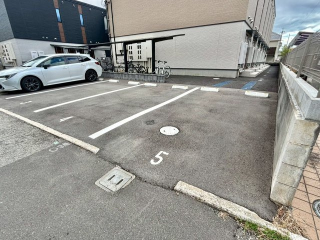 クレドール加古川の駐車場