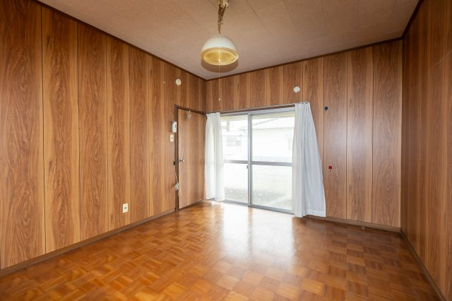 揖保郡太子町福地　中古戸建の洋室