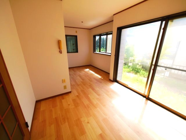 山武市埴谷　中古戸建の居間・リビング|内装一部リフォーム令和8年4月完了 平成6年9月築 4LDK 自然豊かな閑静な分譲地内 