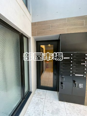 エフプレスト橋場のエントランス