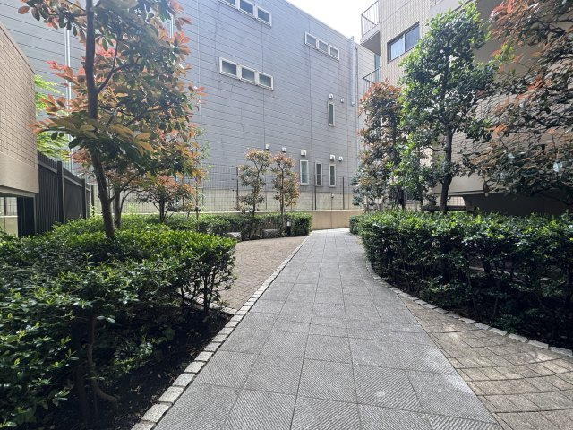 エンゼルパークソレイユ住吉|緑豊かな共用部部分です♪