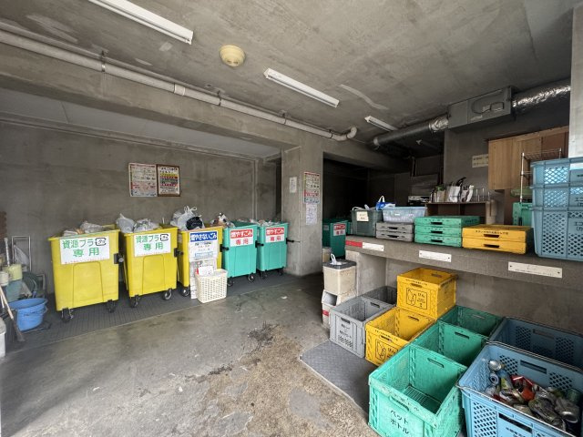 エンゼルパークソレイユ住吉のその他共用部分|清掃の行き届いたごみ置き場です♪