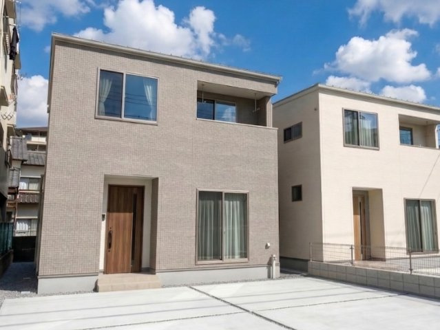 「江ノ口小4分×並列3台可」高知市新本町1丁目建売1　新築一戸建ての外観|※完成イメージ画像です。広々カースペース！出し入れスムーズで来客時も安心の住まい♪