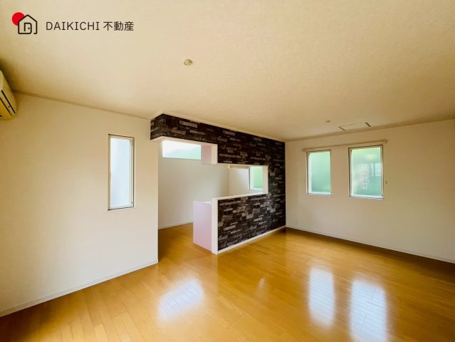 【居間・リビング】 | 毛呂山町目白台2丁目　中古戸建