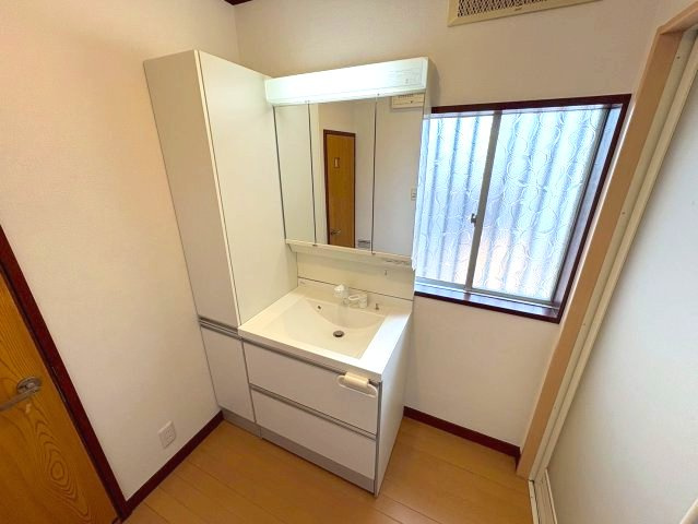 三日市町貸家の洗面所