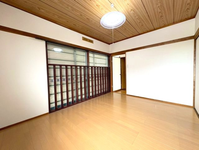 三日市町貸家の洋室