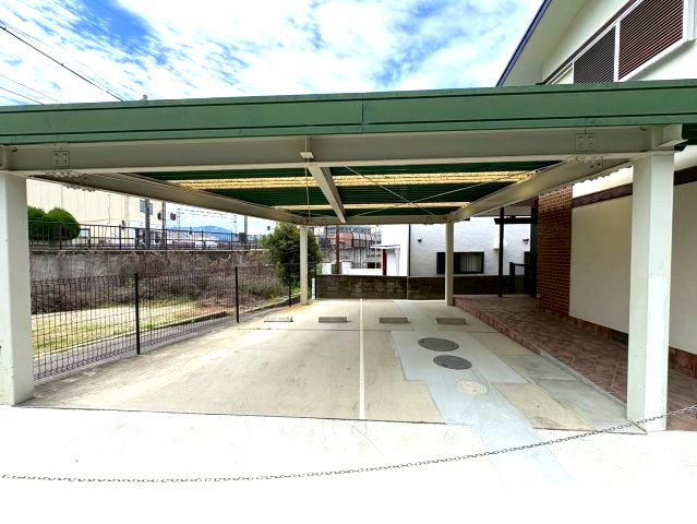 三日市町貸家の駐車場