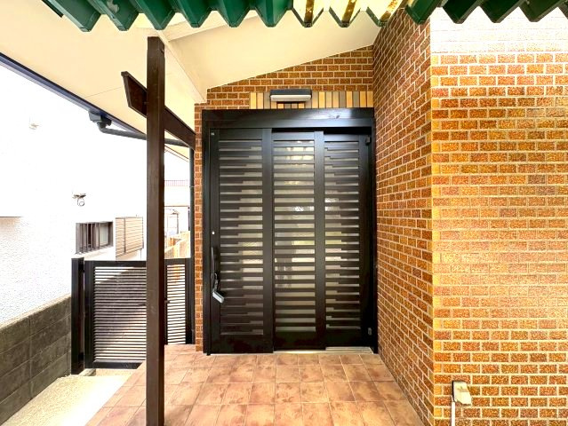 三日市町貸家のエントランス