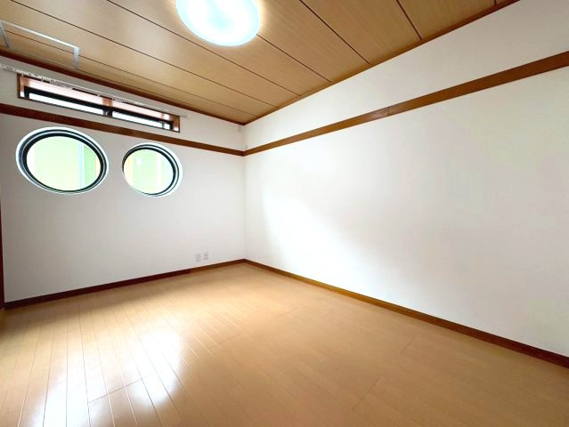三日市町貸家の洋室