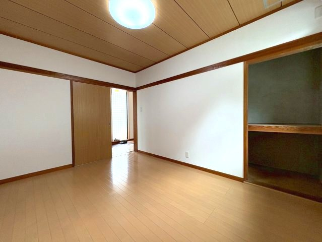 三日市町貸家の洋室