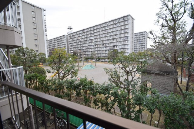 ゲートパレス南大野のその他|窓から大きな公園が見えます。
