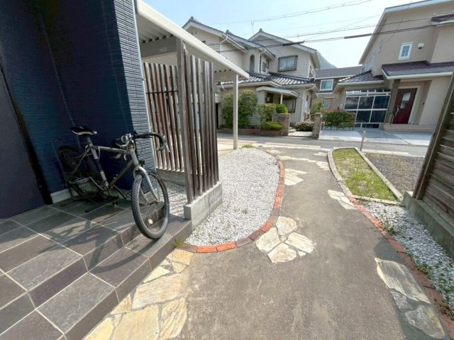 【No.7649】湯所町1丁目/中古住宅/P4台の玄関