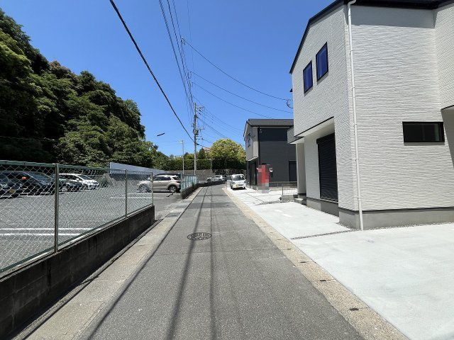 【その他】 | 福岡市西区小戸1丁目4期　4号棟（全4棟）【仲介手数料無料・0円】 | 現地写真。前面道路です。