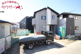 【外観】 | 明健小学校・明健中学校区　郡山市富久山町　-リガーレⅡ-　９期　全２棟　２号棟 | 駐車スペース３台以上の広々とした敷地です♪　外水道もついていますので洗車に便利！