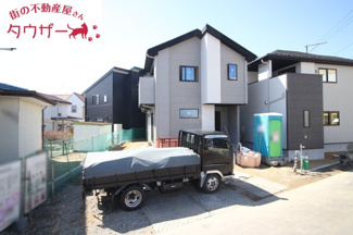 【駐車場】 | 明健小学校・明健中学校区　郡山市富久山町　-リガーレⅡ-　９期　全２棟　２号棟 | 駐車スペース３台以上の広々とした敷地です♪　外水道もついていますので洗車に便利！