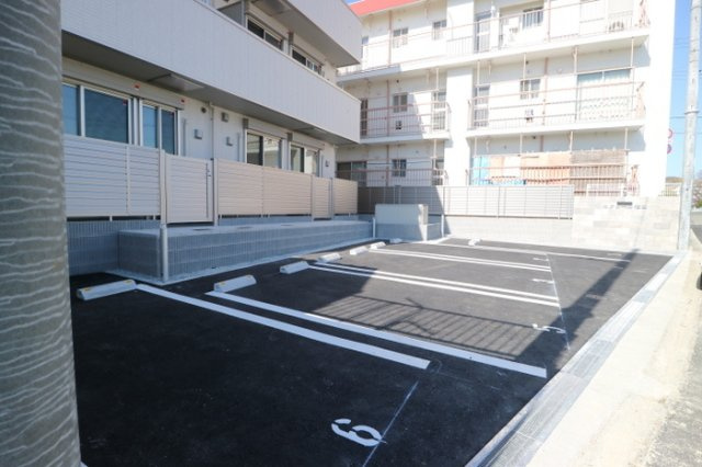 エクレール福田の駐車場