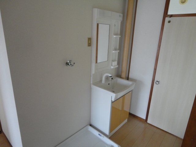 栄田マンションの洗面所