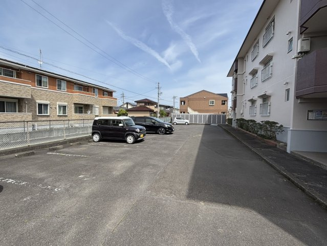 栄田マンションの駐車場