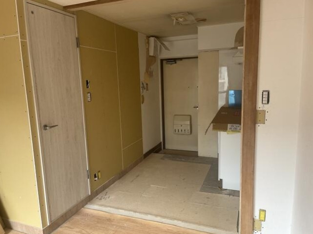 ロジュマン上荻の玄関