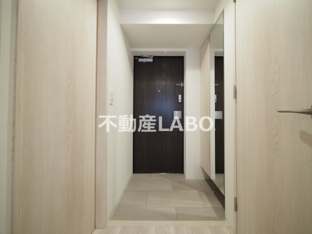 コンフォリア・リヴ北浜高麗橋の玄関