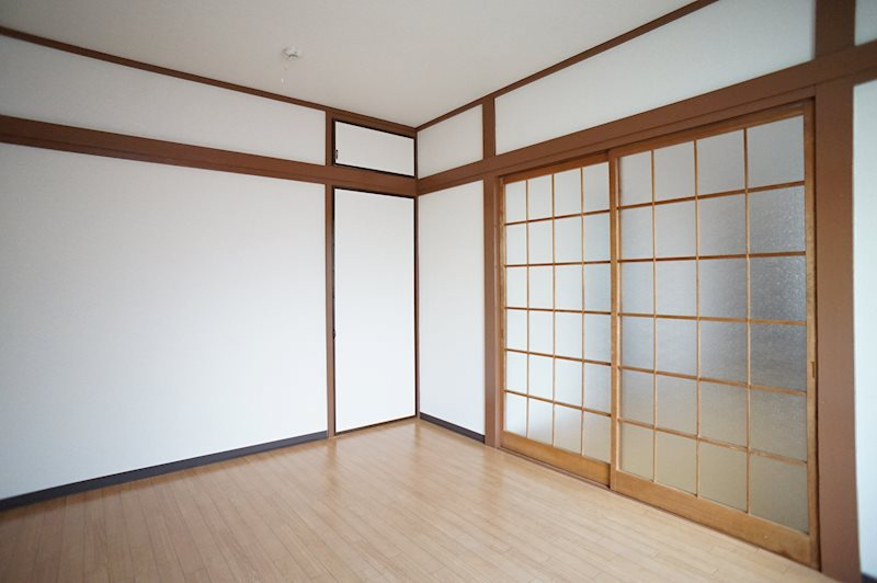 ハイツ岡田の居間・リビング