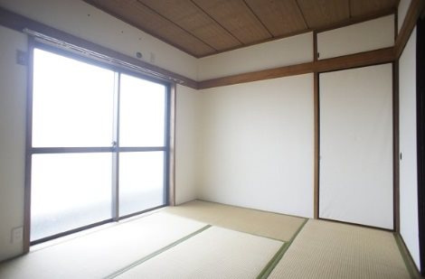 ハイツ岡田の寝室|☆明るいベットルーム☆