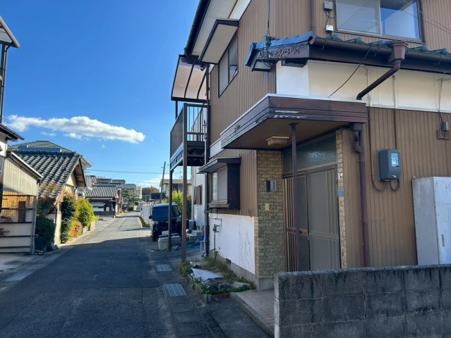 花園一丁目　中古物件の前面道路含む現地写真