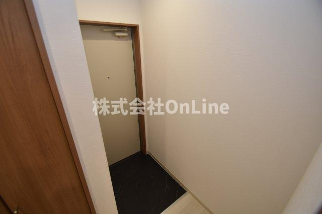 クレスト高安の玄関